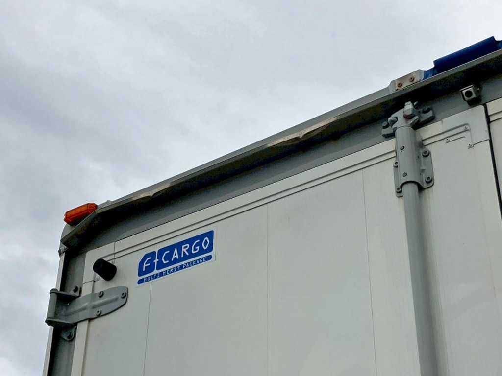 雨どい助手席側にヘコミがあります。|いすゞ フォワード 2RG-FRR90S2(2WD)の写真13