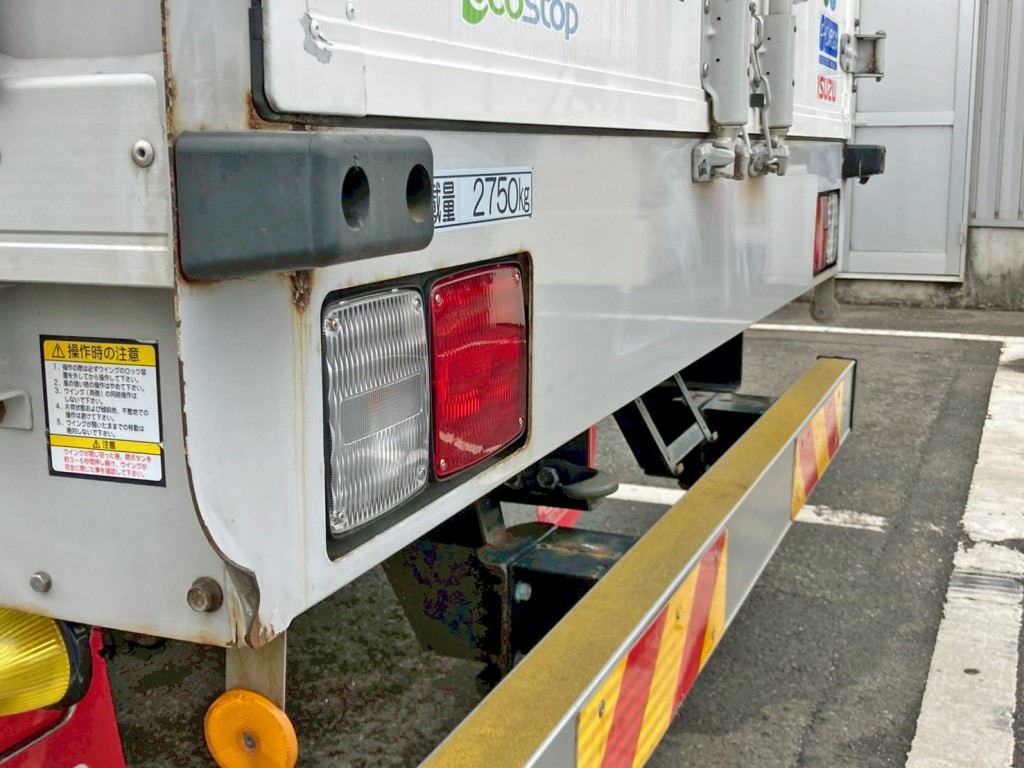 リヤレール助手席側に曲がり・サビがあります。|いすゞ フォワード 2RG-FRR90S2(2WD)の写真14