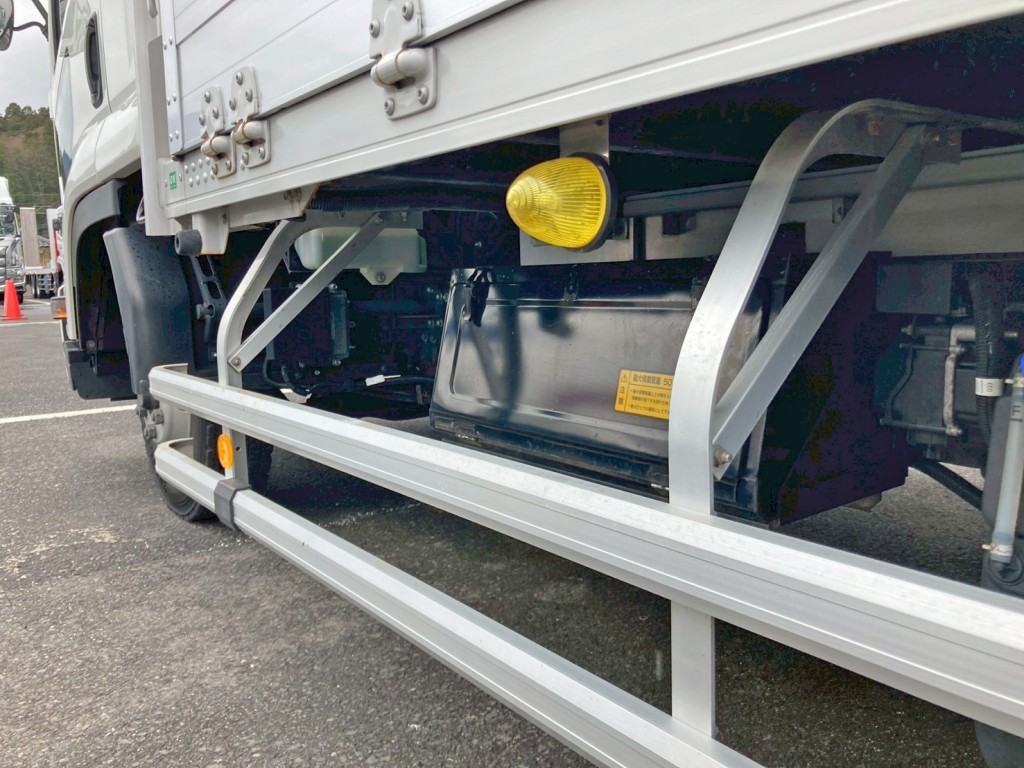 ボディー助手席前方に工具箱が付いています。|いすゞ フォワード 2RG-FRR90S2(2WD)の写真18