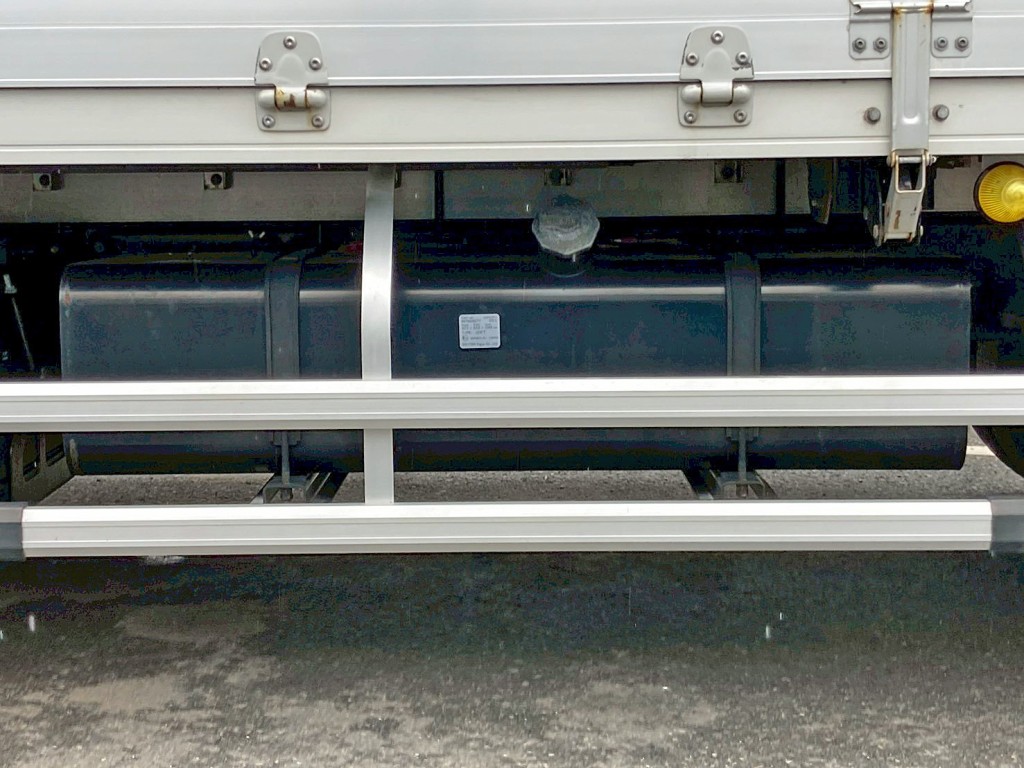 燃料タンクは200Lです。|いすゞ フォワード 2RG-FRR90S2(2WD)の写真22