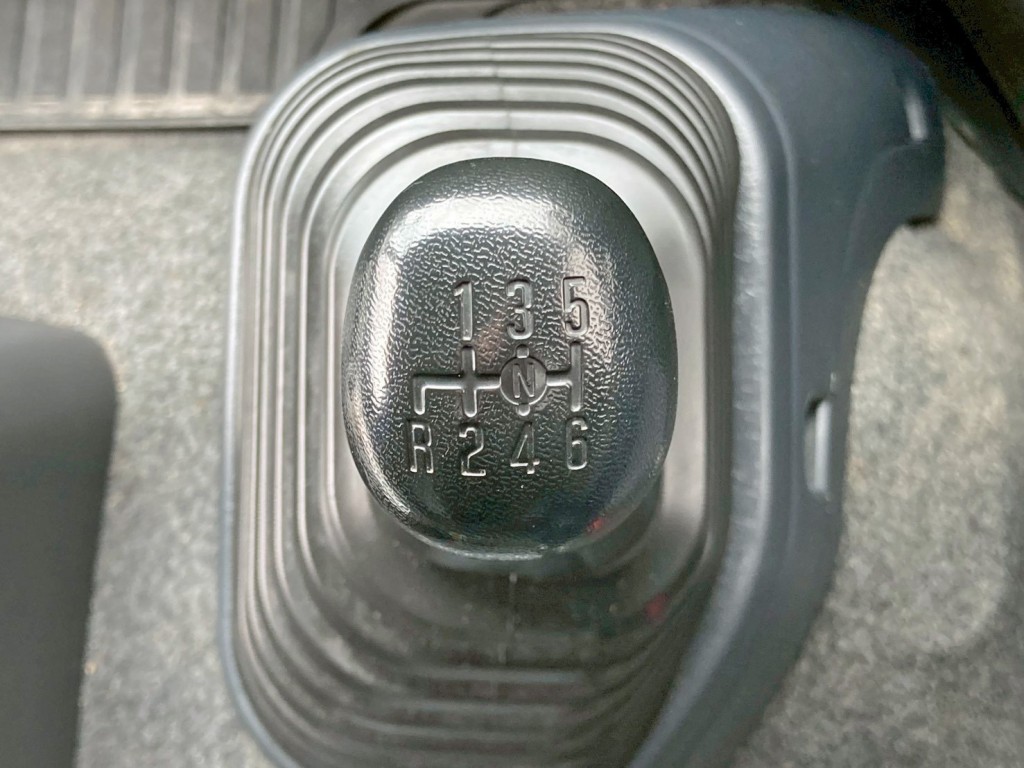 いすゞ フォワード 2RG-FRR90S2(2WD)の写真24