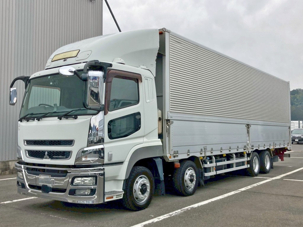 フロント周り、メッキパーツで飾っています。|三菱 スーパーグレート QPG-FS64VZの写真1