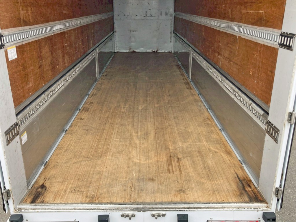 床は板張りです。|三菱 スーパーグレート QPG-FS64VZの写真11