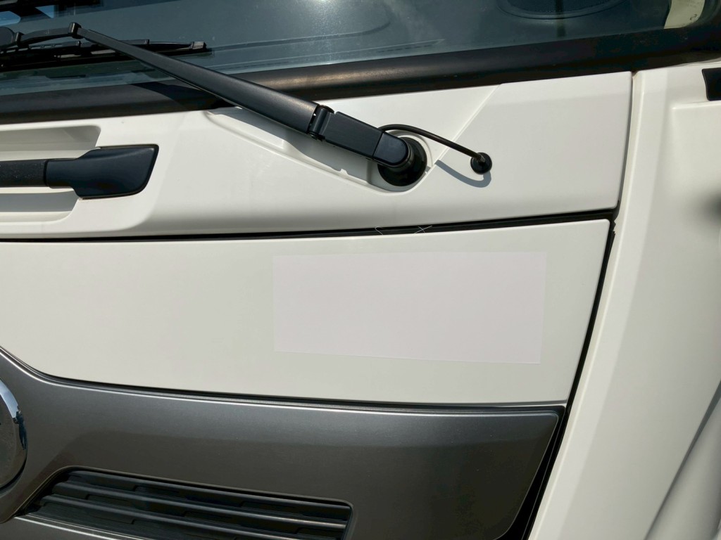 フロントパネルにキズ・看板消し塗装があります。|日野 レンジャー 2KG-FD2ABA(2WD)の写真18