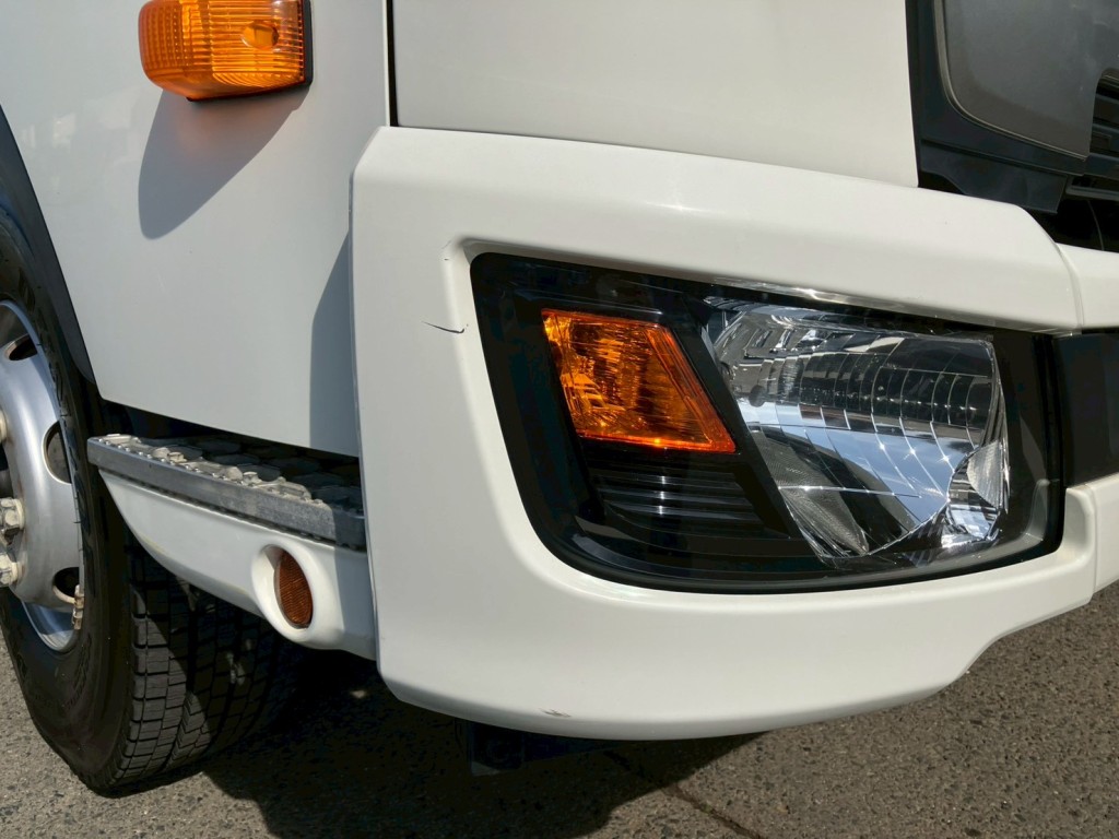 フロントバンパーにキズがあります。|日野 レンジャー 2KG-FD2ABA(2WD)の写真19
