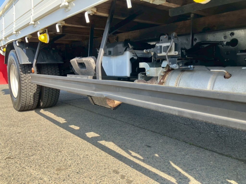 運転席側サイドバンパーにキズ・サビ・ヘコミがあります。|日野 レンジャー 2KG-FD2ABA(2WD)の写真32