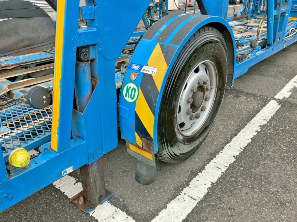 タイヤを張り出した状態です。(運転席側・ジャッキアップ時ストッパーにズレがあります)|ハマナ  HST103DLTGの写真27