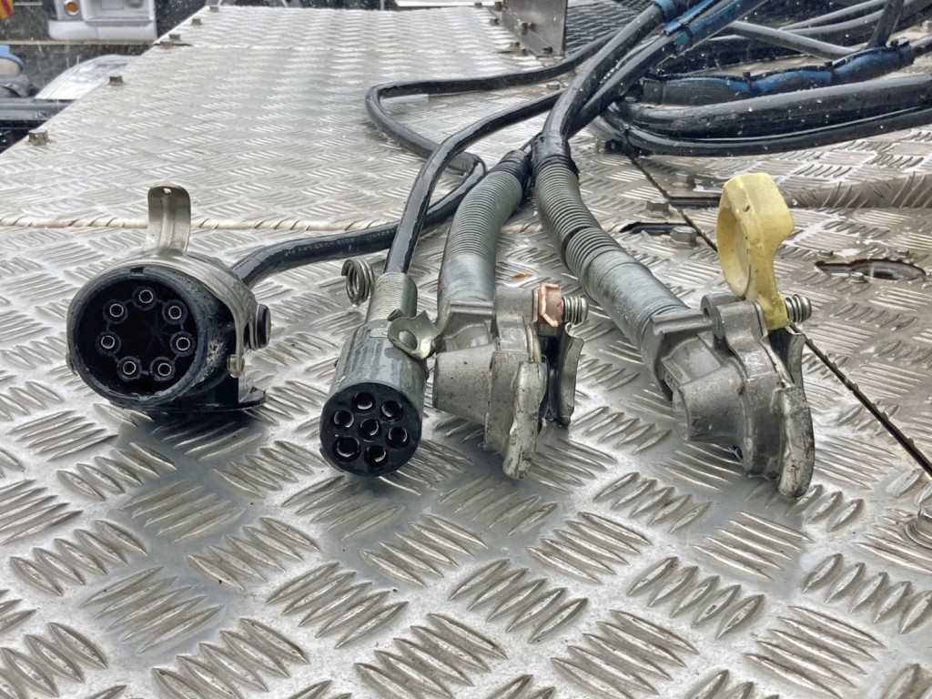 接続コネクターです。|三菱 スーパーグレート QKG-FP54VDRの写真11