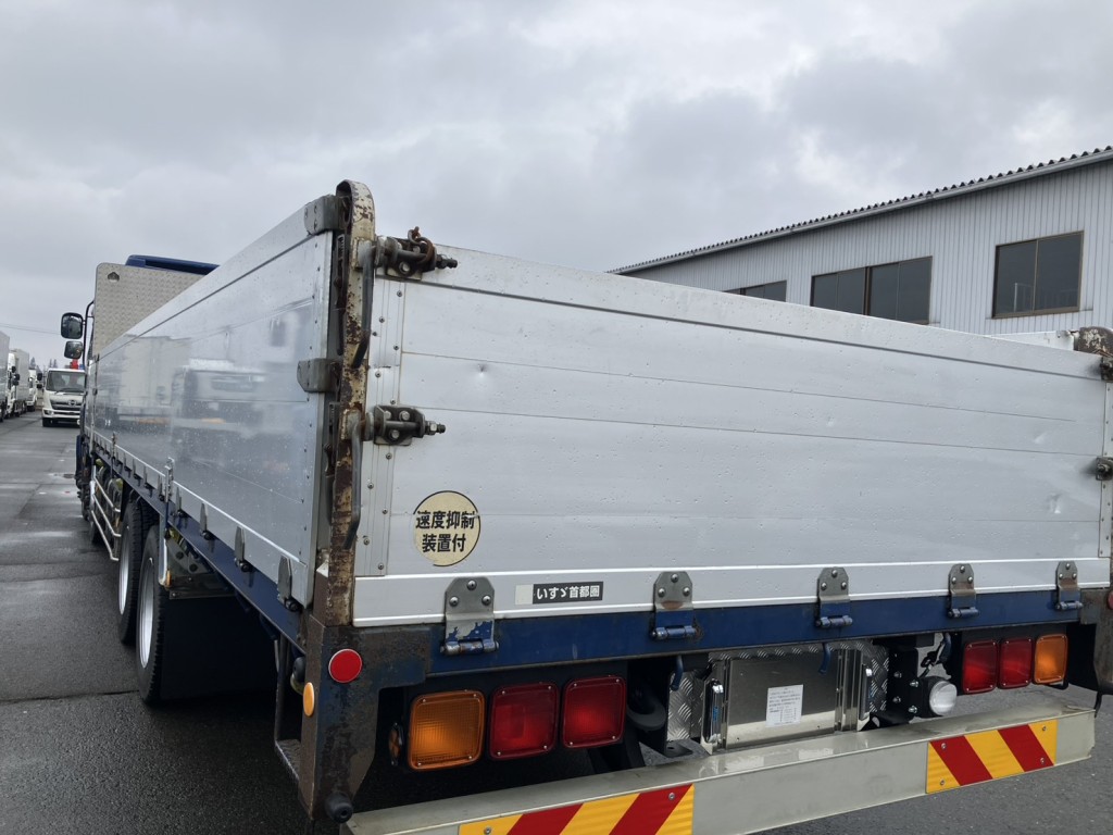 いすゞ ギガ QKG-CYJ77Aの写真3