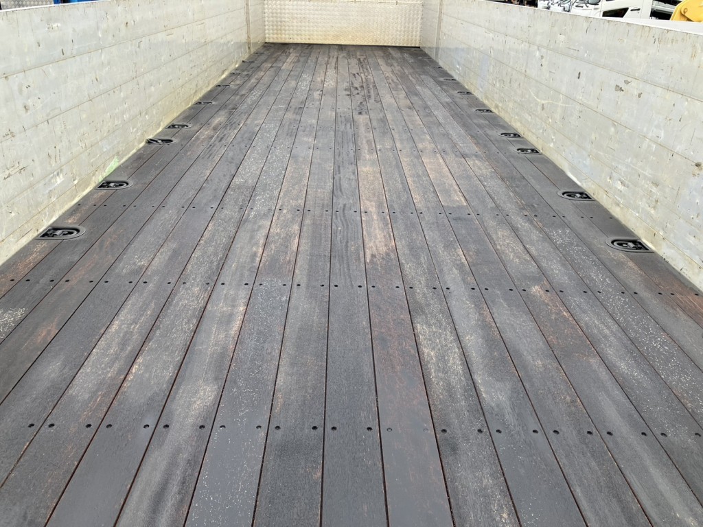 いすゞ ギガ QKG-CYJ77Aの写真5