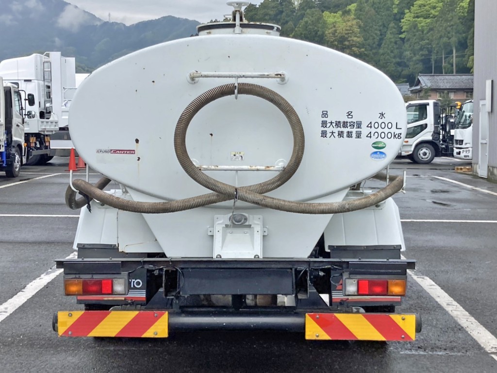 積載物は水です。|三菱 キャンター TPG-FEB90(2WD)の写真10