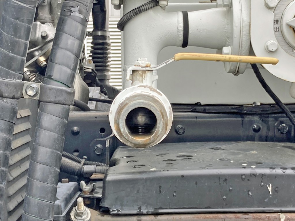 助手席側前方の排水管の状態です。|三菱 キャンター TPG-FEB90(2WD)の写真14