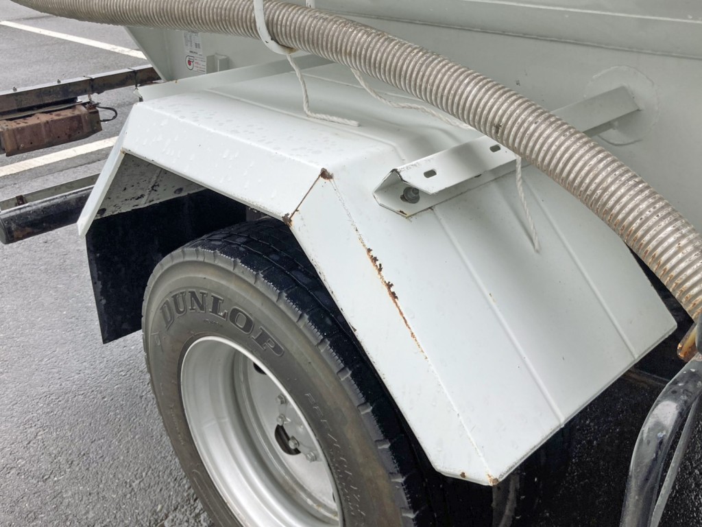 運転席側リヤフェンダーにキズ・サビがあります。|三菱 キャンター TPG-FEB90(2WD)の写真21