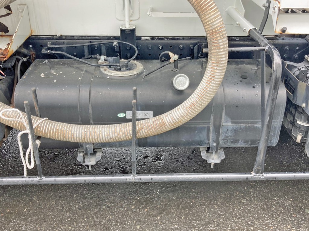 燃料タンクは100Lです。|三菱 キャンター TPG-FEB90(2WD)の写真23