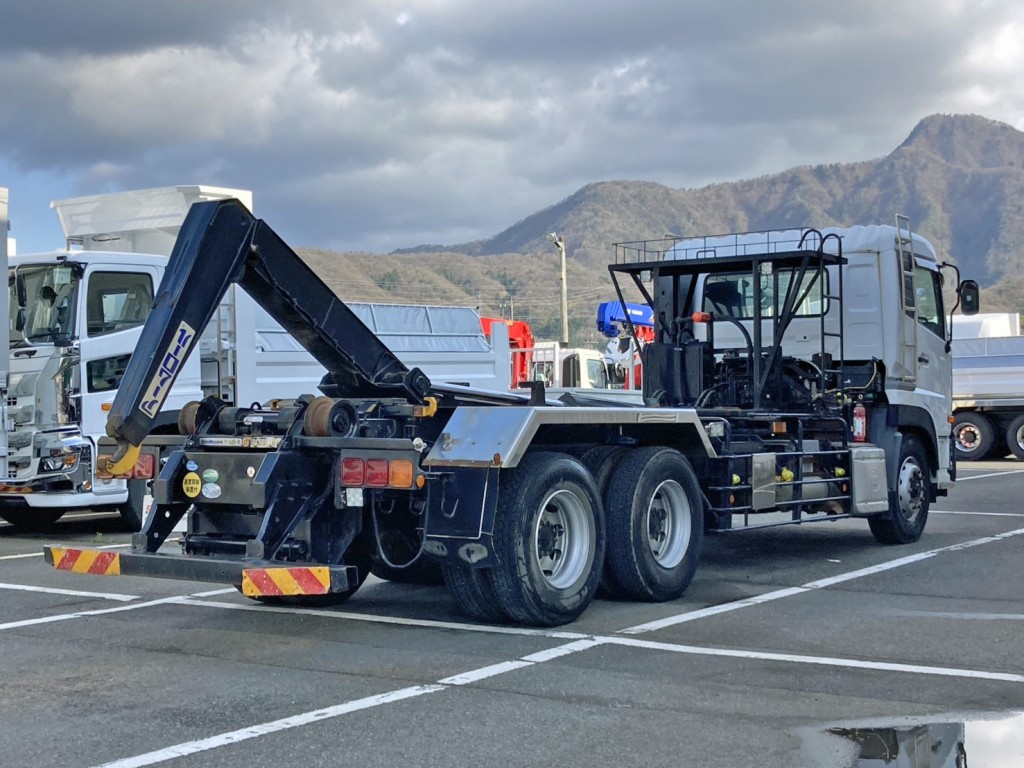 UDトラックス クオン QKG-CW5YLの写真4