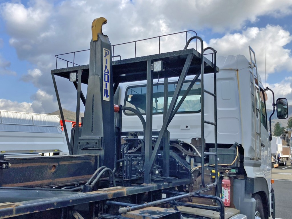 UDトラックス クオン QKG-CW5YLの写真9