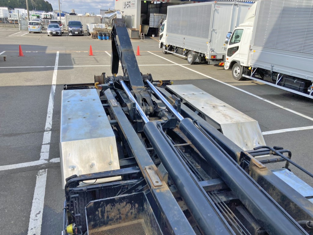 UDトラックス クオン QKG-CW5YLの写真12