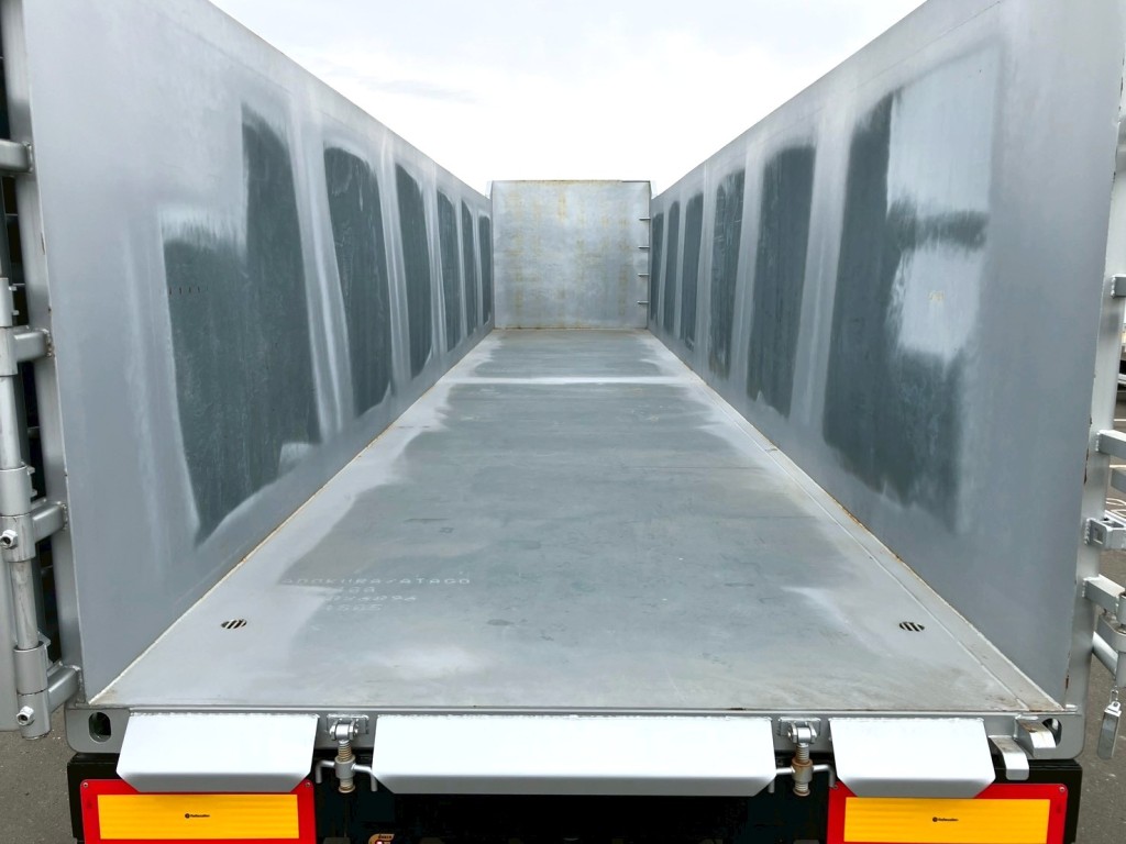 床後方左右に水抜き穴が付いています。|フルハーフ  KFKGF340Wの写真12