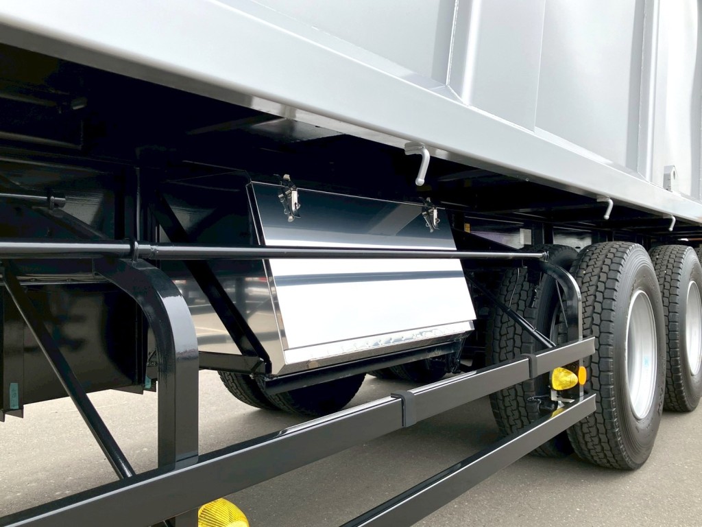 助手席側に工具箱が付いています。|フルハーフ  KFKGF340Wの写真17