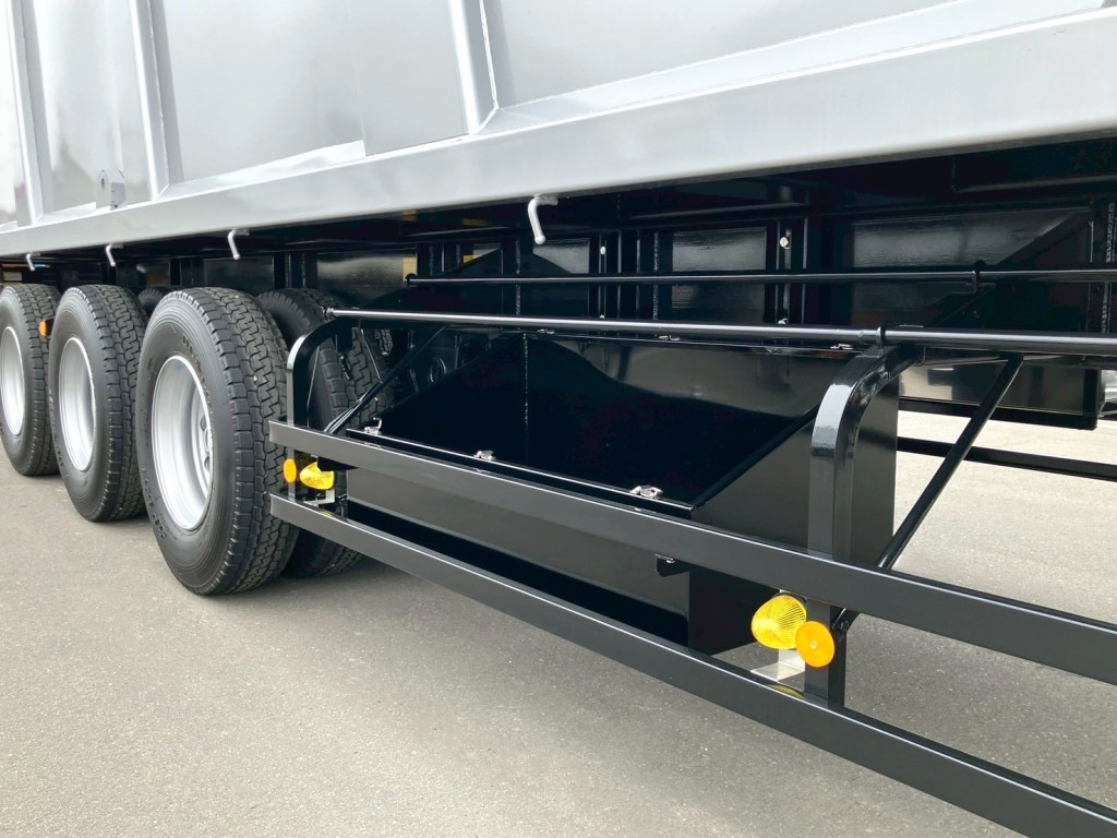 運転席側に物入れが付いています。|フルハーフ  KFKGF340Wの写真18