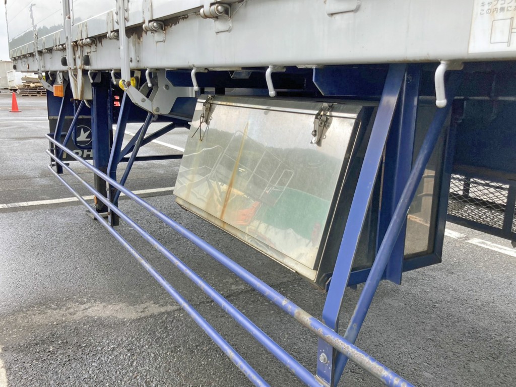 助手席側にステンレス製の工具箱が付いています。|東邦  TF28H7B2の写真24