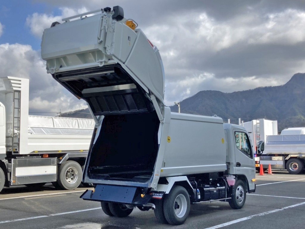 三菱 キャンター 2RG-FEAV0(2WD)の写真4