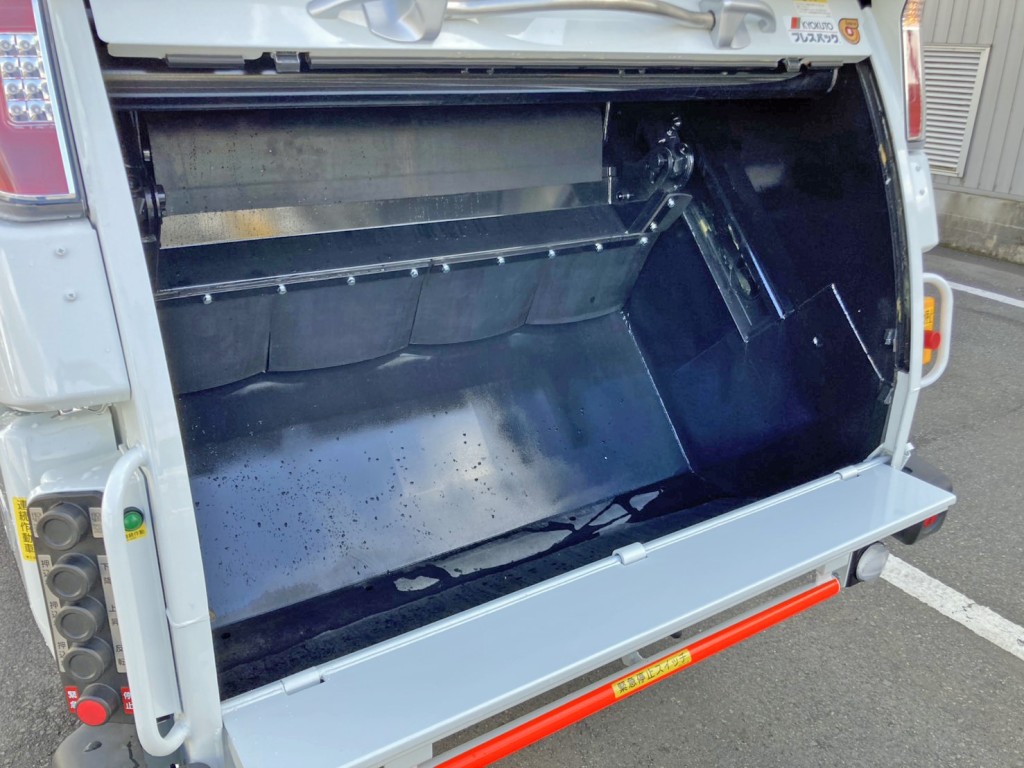三菱 キャンター 2RG-FEAV0(2WD)の写真16