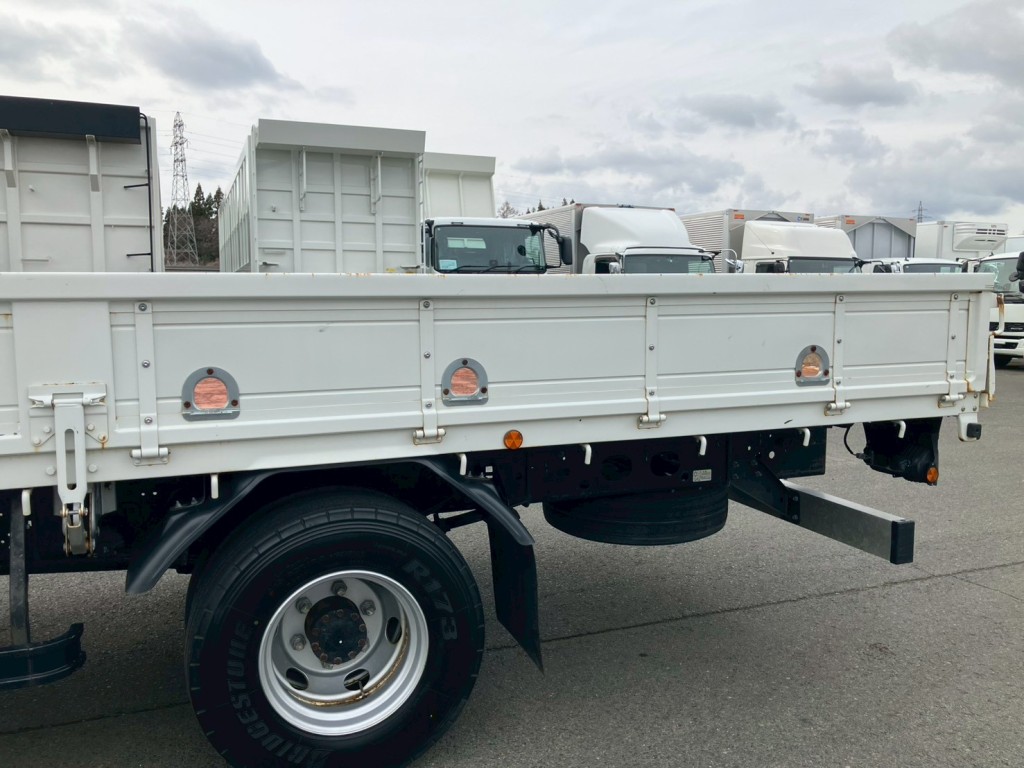 助手席側アオリにキズ・サビ・ヘコミがあります。|いすゞ フォワード 2RG-FRR90S2(2WD)の写真20