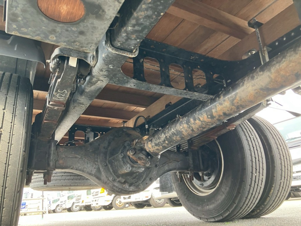 下回りにサビがあります。|いすゞ フォワード 2RG-FRR90S2(2WD)の写真30