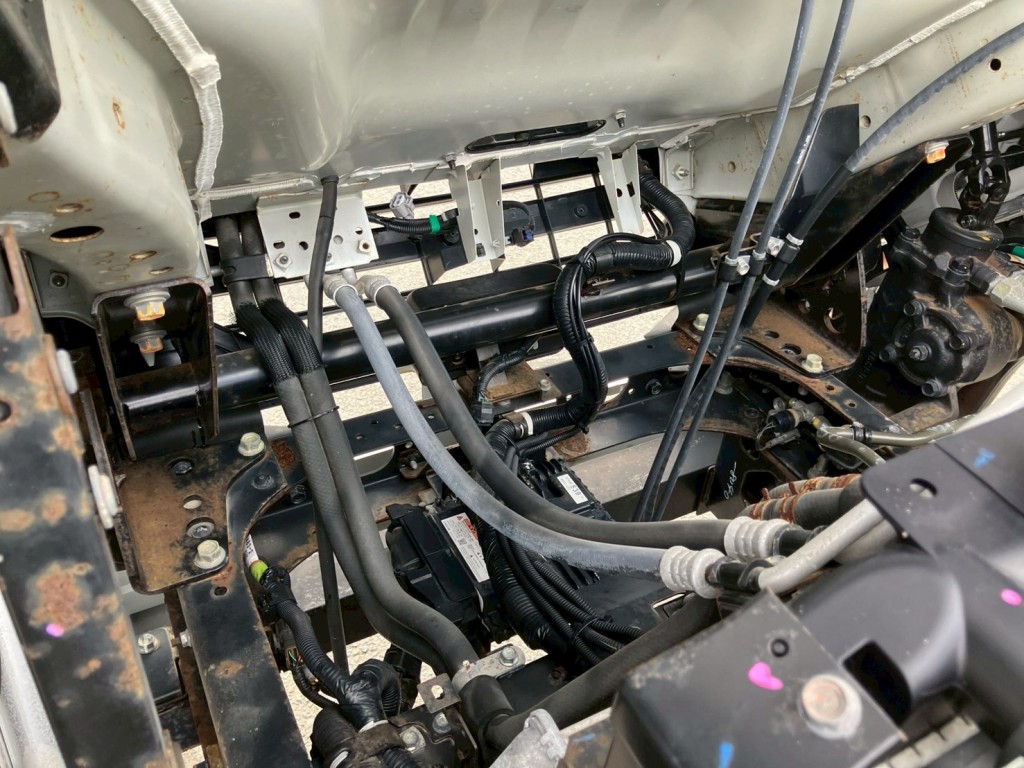 フロントフレームにサビがあります。|いすゞ フォワード 2RG-FRR90S2(2WD)の写真31