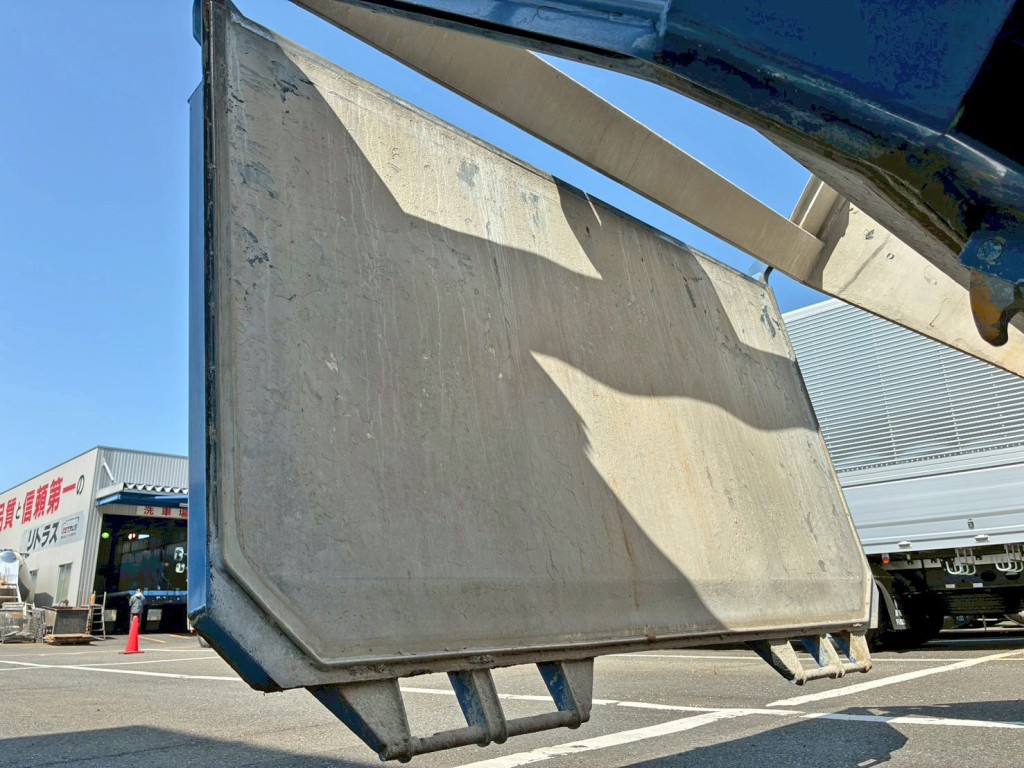 リヤゲートもステンレス製です。|日野 レンジャー BDG-FG8JGWAの写真23