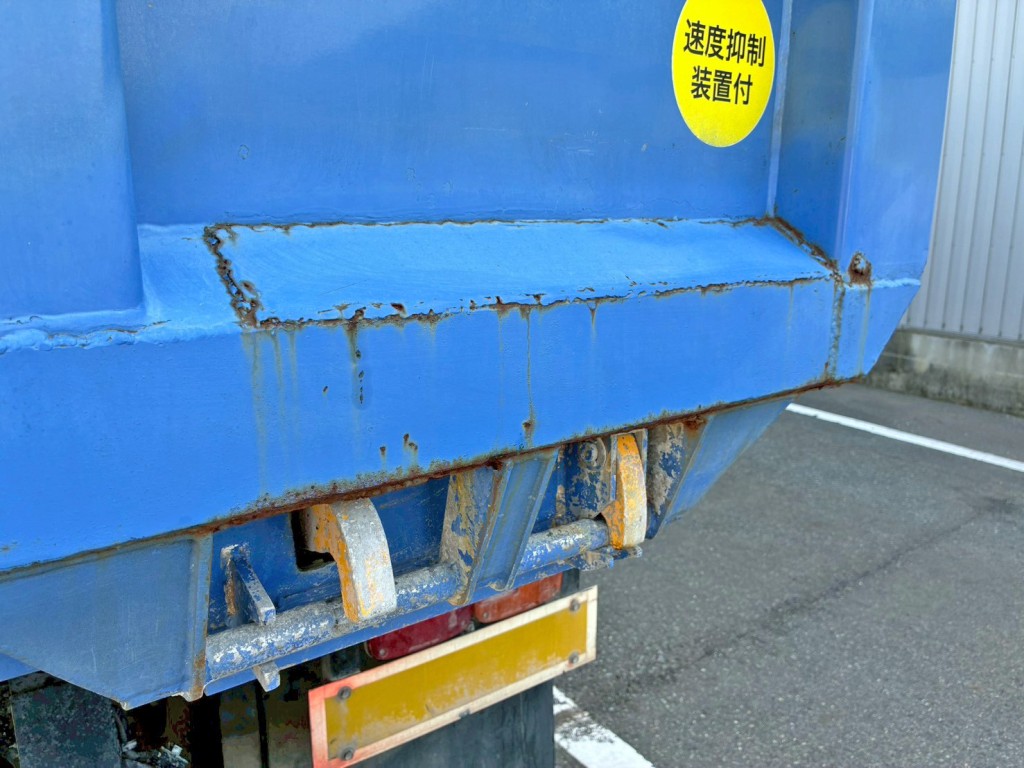 リヤゲート運転席側にパッチ当て箇所があります。|日野 レンジャー BDG-FG8JGWAの写真26