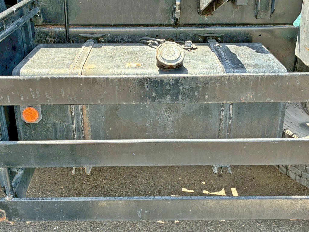 燃料タンクは200Lです。|日野 レンジャー BDG-FG8JGWAの写真31