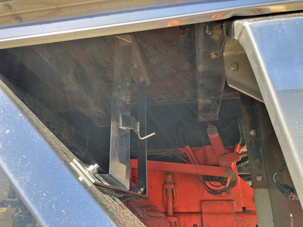 シャーシとネタの状態です。(縦ネタ・横ネタは鉄製です)|日野 プロフィア QKG-FS1EKAAの写真6