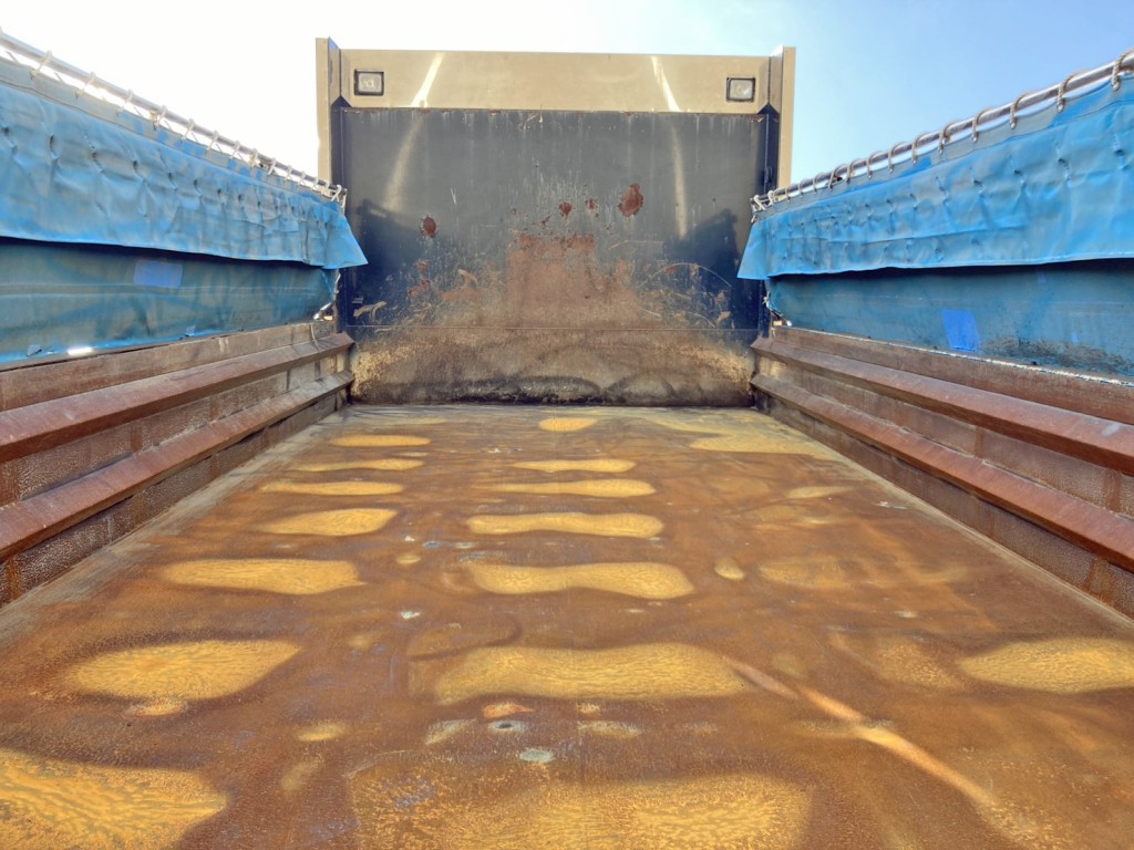 床は鉄板です。|日野 プロフィア QKG-FS1EKAAの写真10