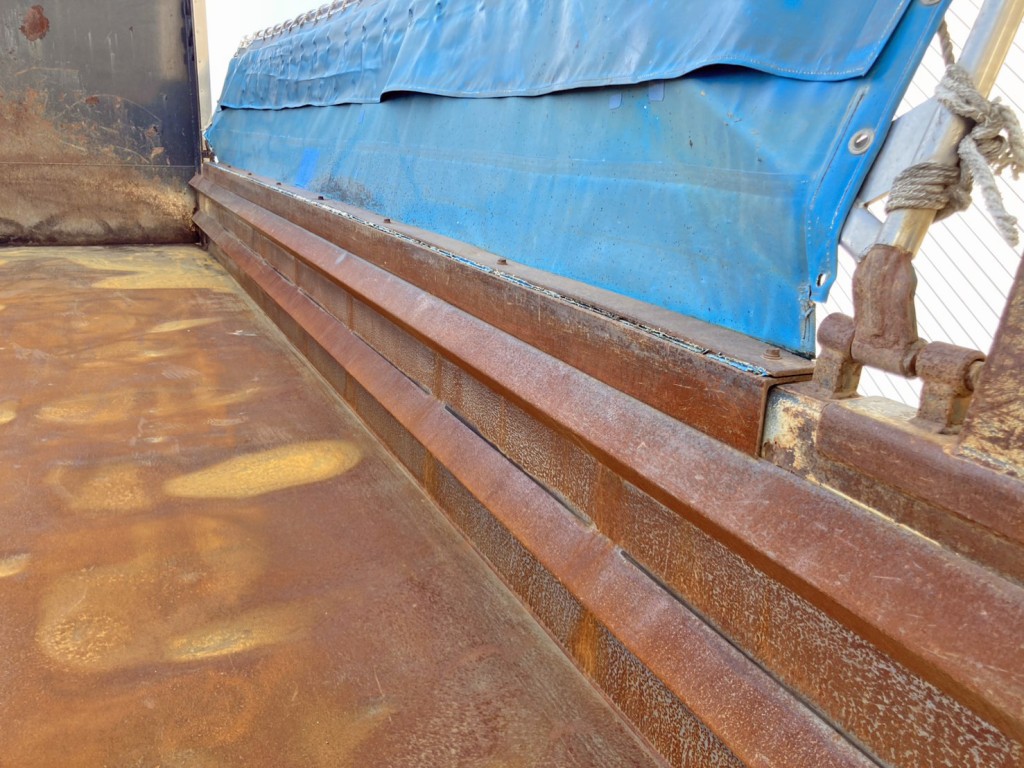 運転席側アオリ内側はアングル加工されています。|日野 プロフィア QKG-FS1EKAAの写真12