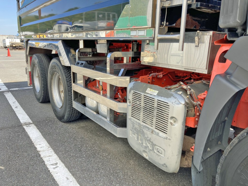 サイドバンパー・リヤフェンダーはステンレス製です。|日野 プロフィア QKG-FS1EKAAの写真17