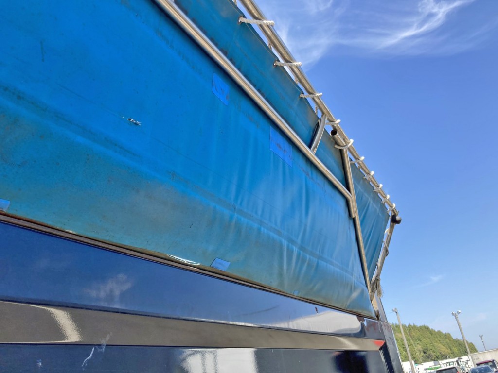 助手席側コボレーンシートにパッチ当て・破れがあります。|日野 プロフィア QKG-FS1EKAAの写真30