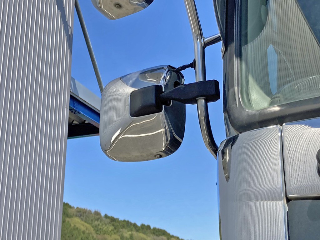 運転席側補助ミラー取り付け部カバー欠品しています。|日野 プロフィア QKG-FS1EKAAの写真31