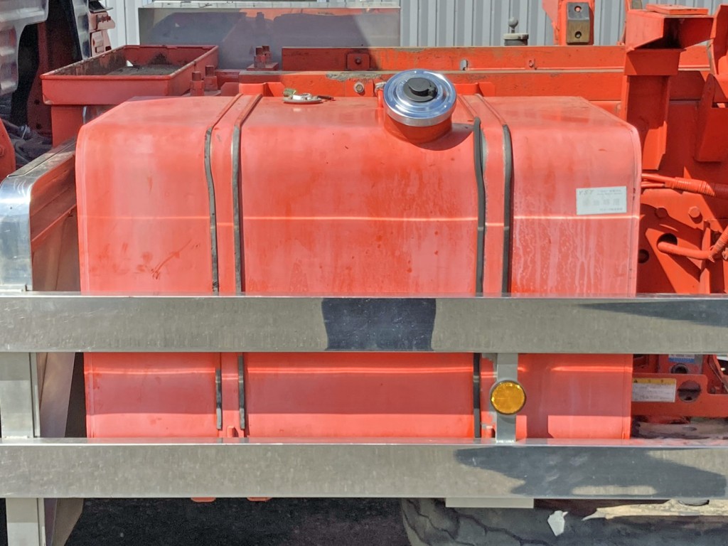 燃料タンクは290Lです。|日野 プロフィア QKG-FS1EKAAの写真33