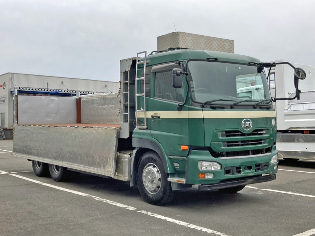 UDトラックス クオン QKG-CD5YLの写真2