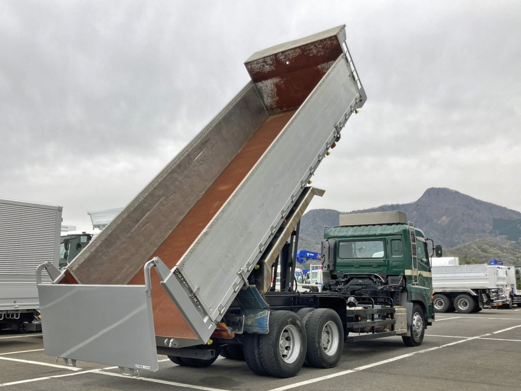 UDトラックス クオン QKG-CD5YLの写真4