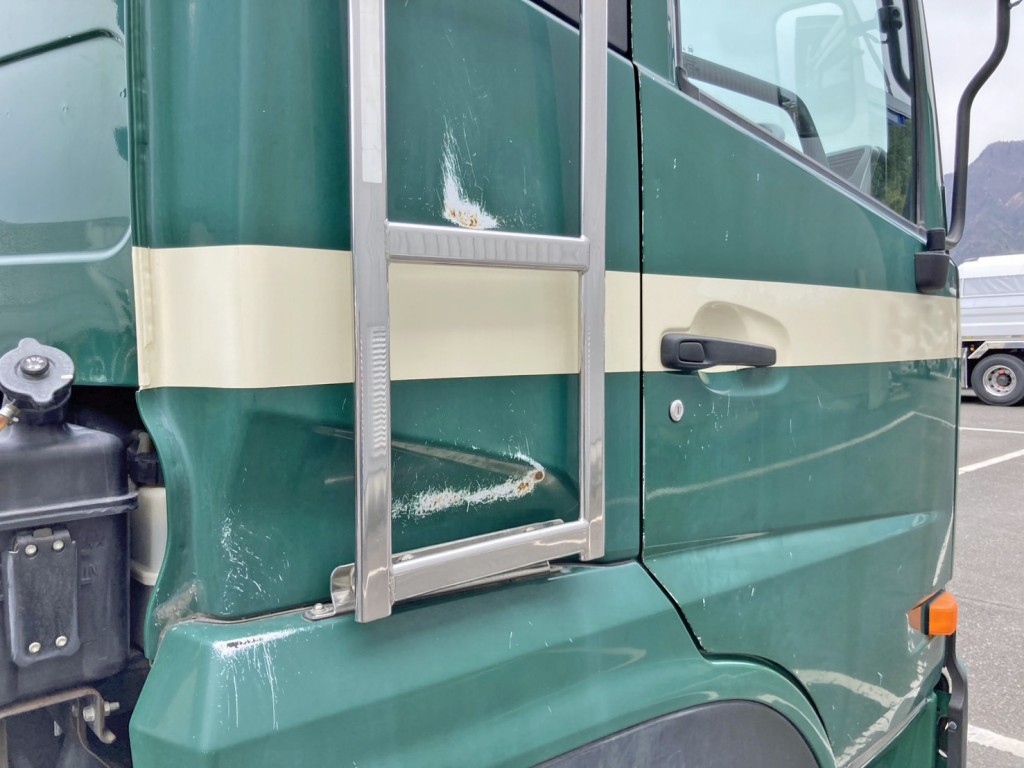 UDトラックス クオン QKG-CD5YLの写真39