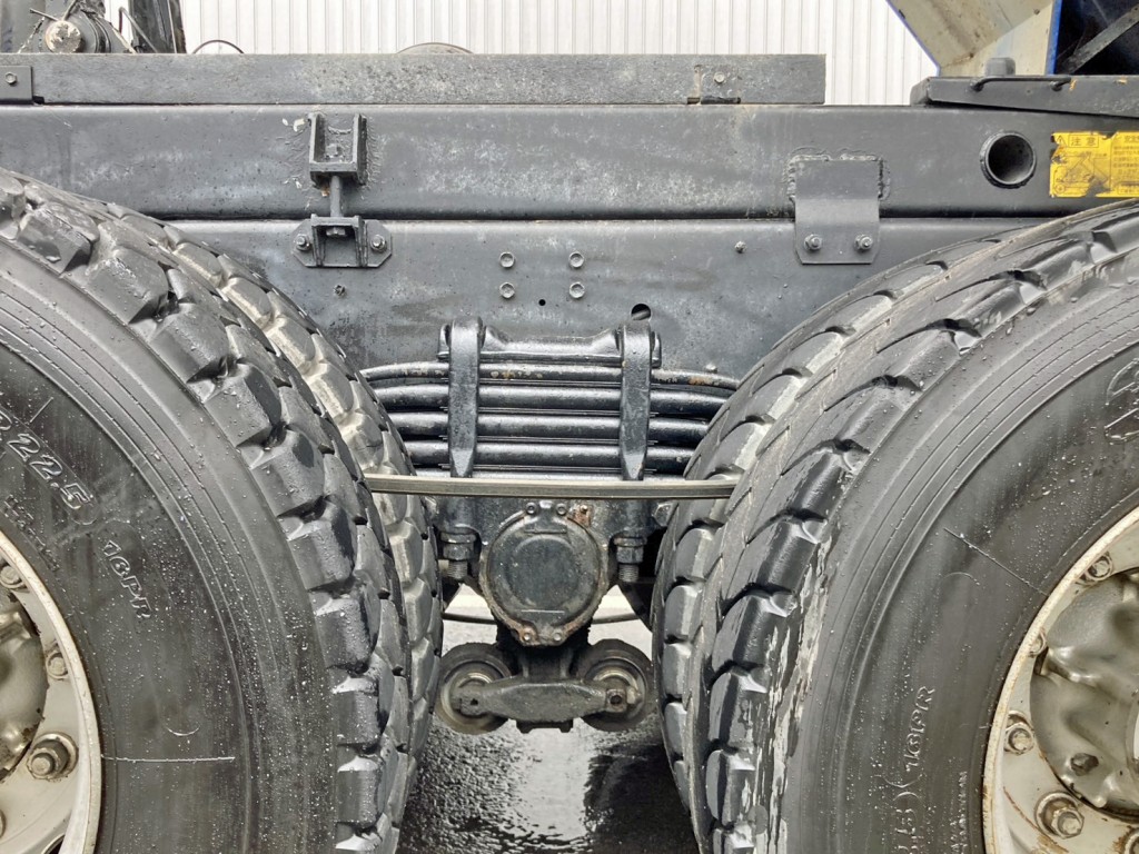 リーフサスです。|いすゞ ギガ QKG-CXZ77ATの写真5