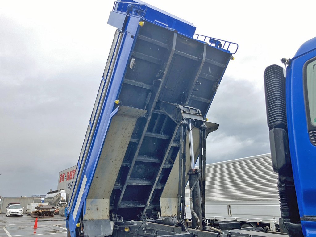 いすゞ ギガ QKG-CXZ77ATの写真18