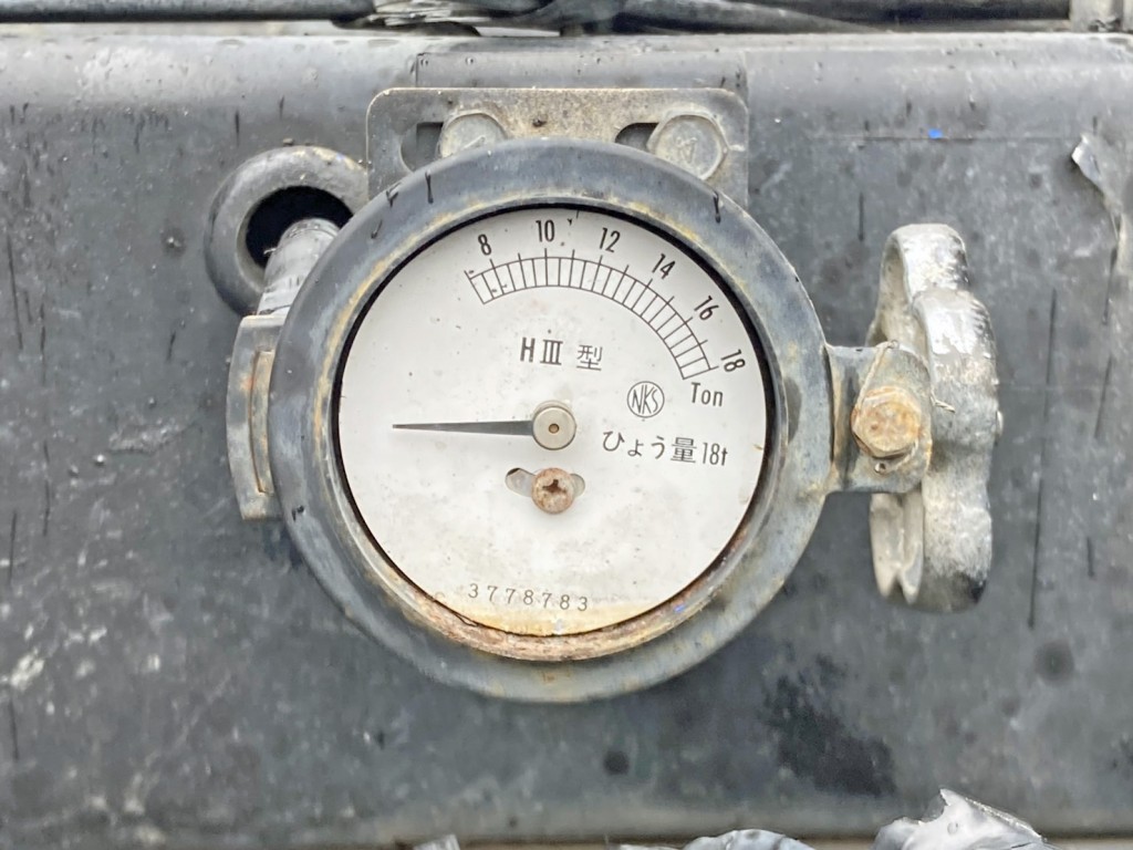 自重計です。(レンズ欠品・ハンドル固着しています)|いすゞ ギガ QKG-CXZ77ATの写真20