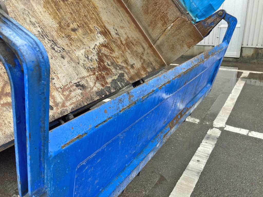 リヤゲート上部はアングル加工されています。|いすゞ ギガ QKG-CXZ77ATの写真23