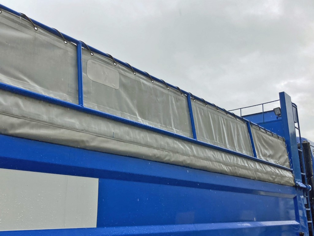 運転席側コボレーンシートにパッチ当て箇所があります。|いすゞ ギガ QKG-CXZ77ATの写真32