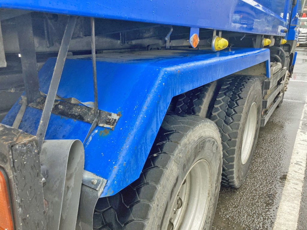 運転席側リヤフェンダーに小キズがあります。|いすゞ ギガ QKG-CXZ77ATの写真34