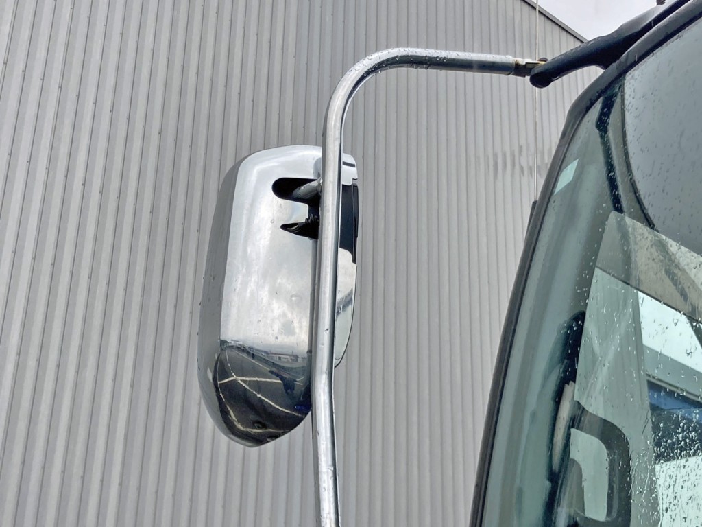 運転席側サイドミラーカバーが一部欠品しています。|いすゞ ギガ QKG-CXZ77ATの写真40